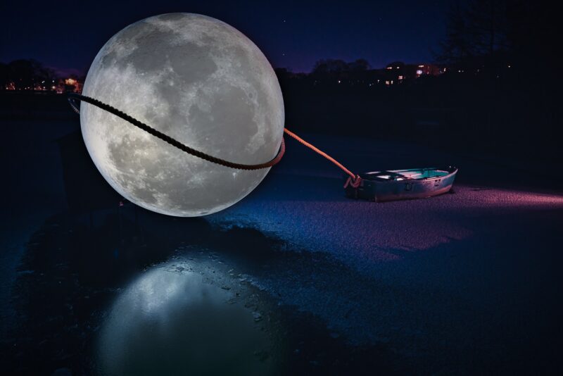 Ursula-Lassos-the-Moon-EP-Topher-McGrillis-photo-creditLucy-McDonnell-800x534-1